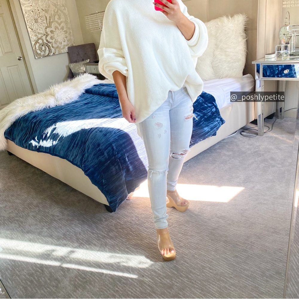 American Eagle light grey ripped  mid-rise jegging ankle